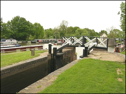 A view of the Kingswood Junction Canal Basin .