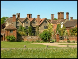 That's better an uninterrupted view of Packwood House .